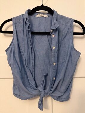 H&M Light Blue Sleeveless Tie-Front Button Shirt (small)